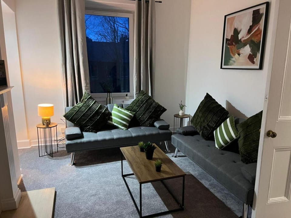 Parking - Sleep 3 - 1 Bedroom - Easy Access Apartment in Edinburgh