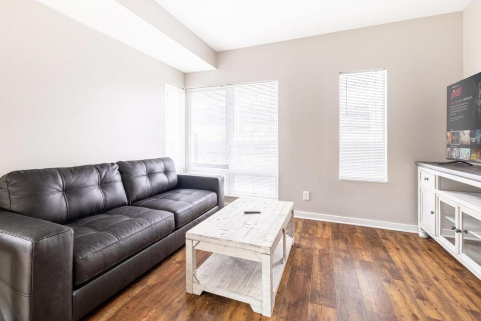Luxury Downtown Townhome Private Garage Unit 12 House in Cleveland Heights