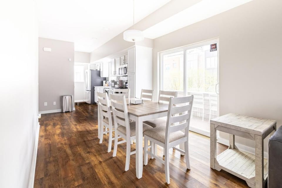 Luxury Downtown Townhome Private Garage Unit 12 House in Cleveland Heights