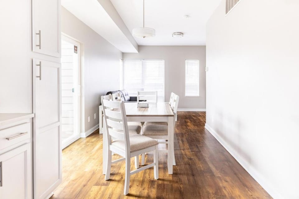 Luxury Downtown Townhome Private Garage Unit 2 House in Cleveland Heights