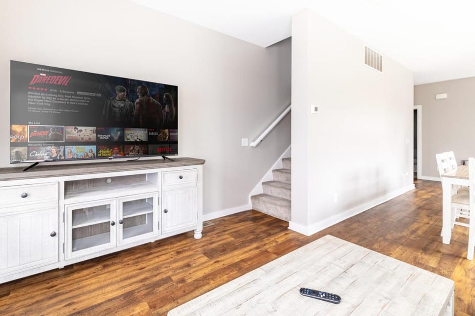 Luxury Downtown Townhome Private Garage Unit 2 House in Cleveland Heights