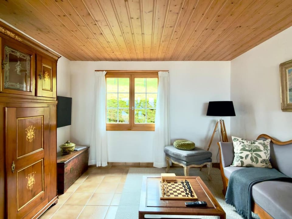 Communal lounge/ TV room, TV and multimedia, Living room, Seating area, Evening entertainment