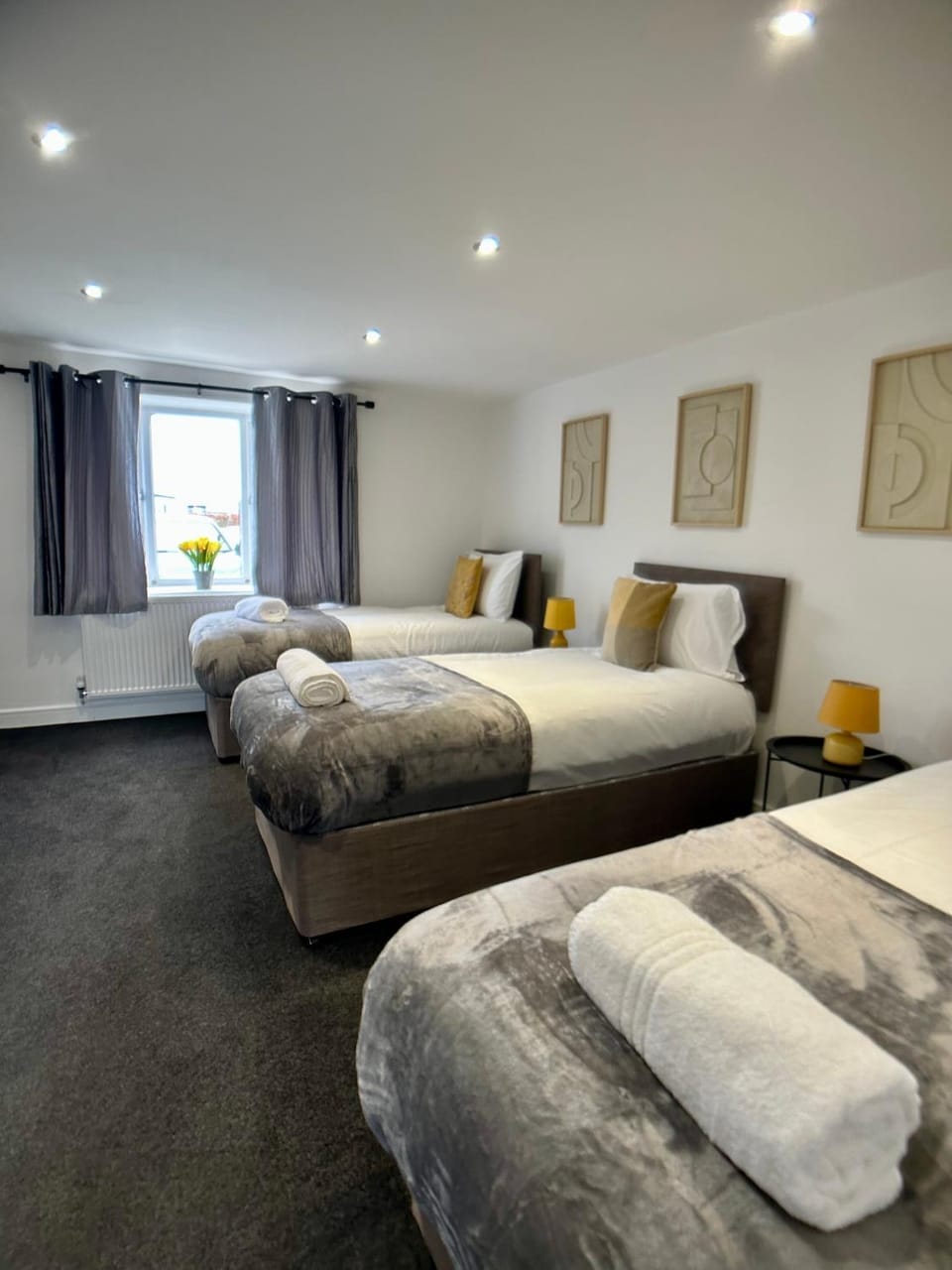 Bed, Bedroom, towels