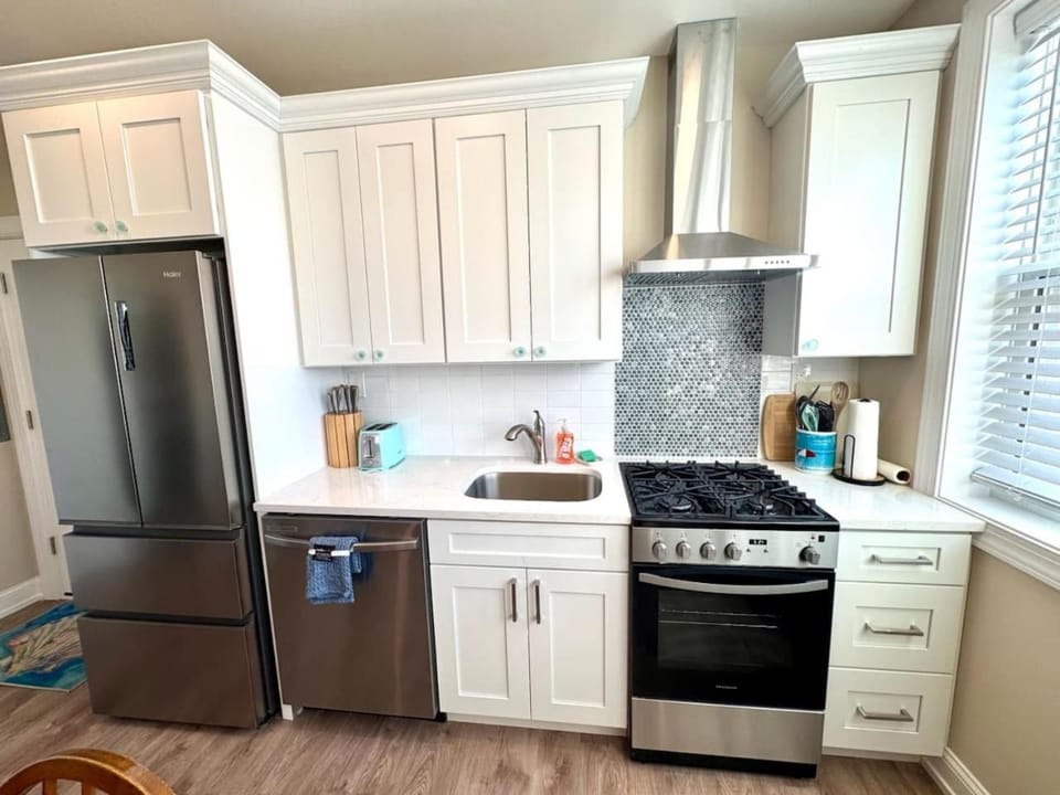 Walk to Beach and Boardwalk, AC, Free Parking, KB House in Ventnor City