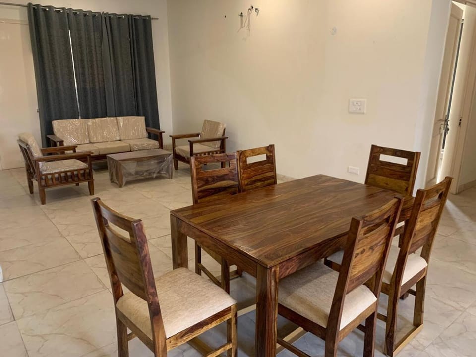 Seating area, Dining area