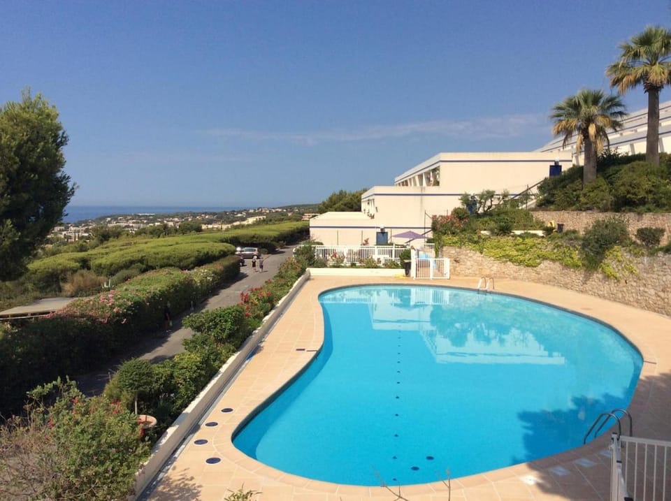 Le 22-2 bedroom apartment, 180 sea view terrace Apartment in French Riviera