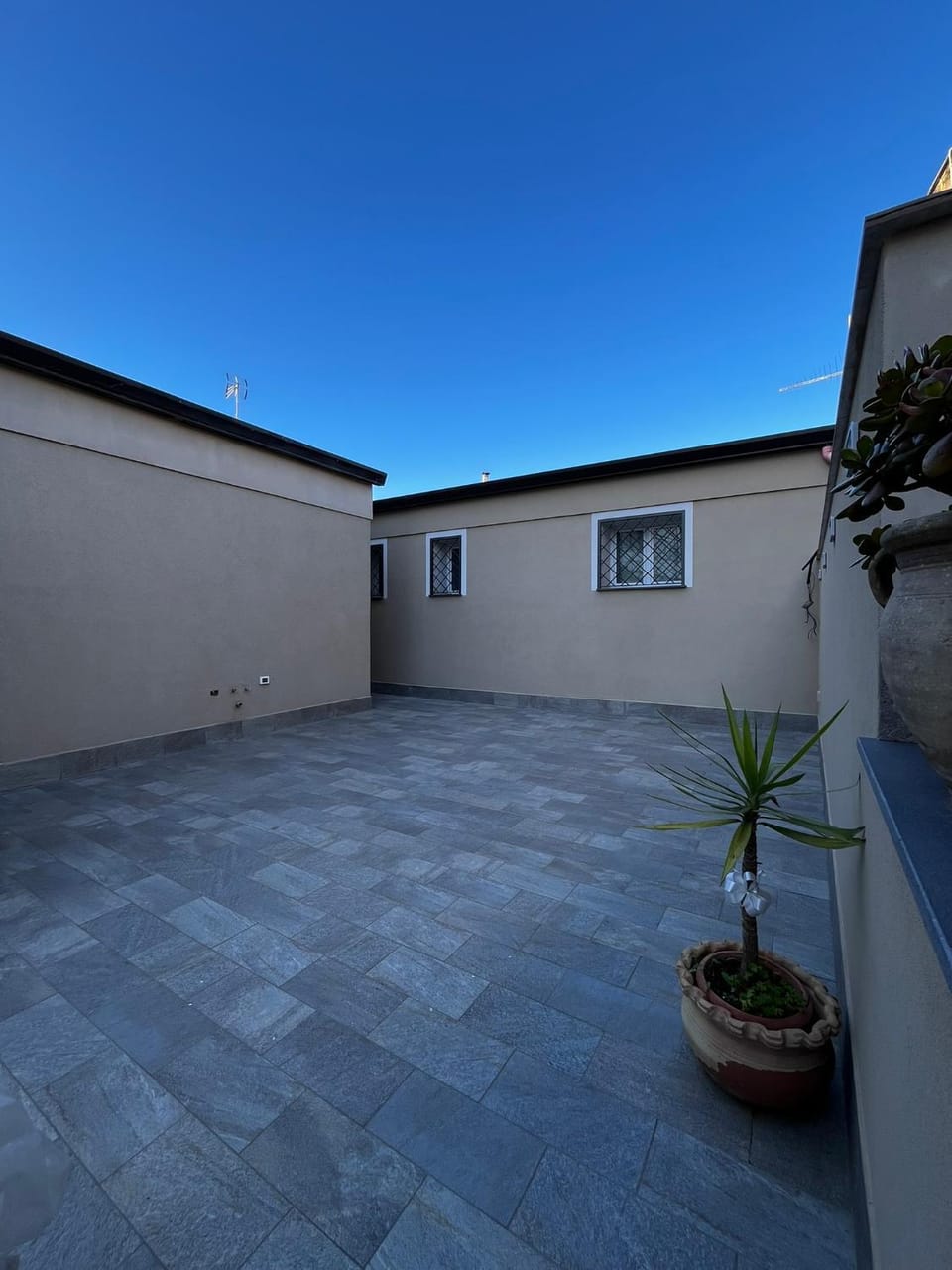 Property building, Balcony/Terrace