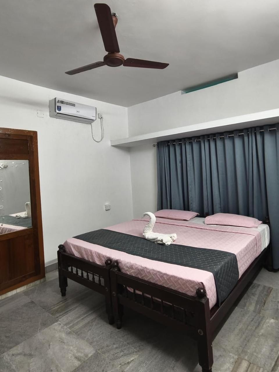 Bed, Bedroom, air conditioner