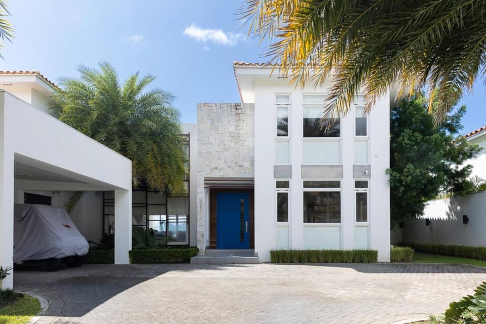 Villa Serenidad by AcoModo Villa in Panama