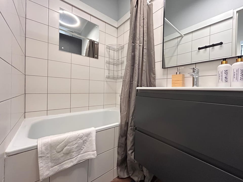 Bathroom, Bath