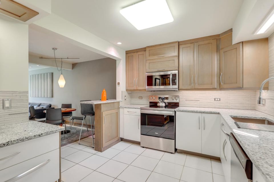 Water View! Walkable Gem Near Bayshore Boulevard House in Tampa