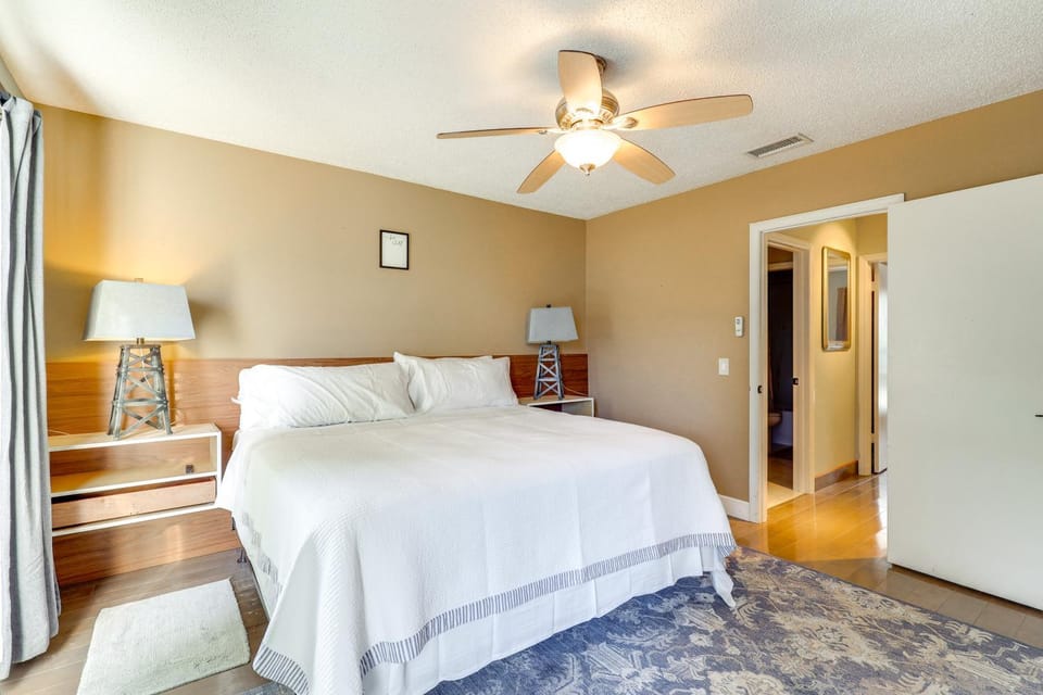 Water View! Walkable Gem Near Bayshore Boulevard House in Tampa