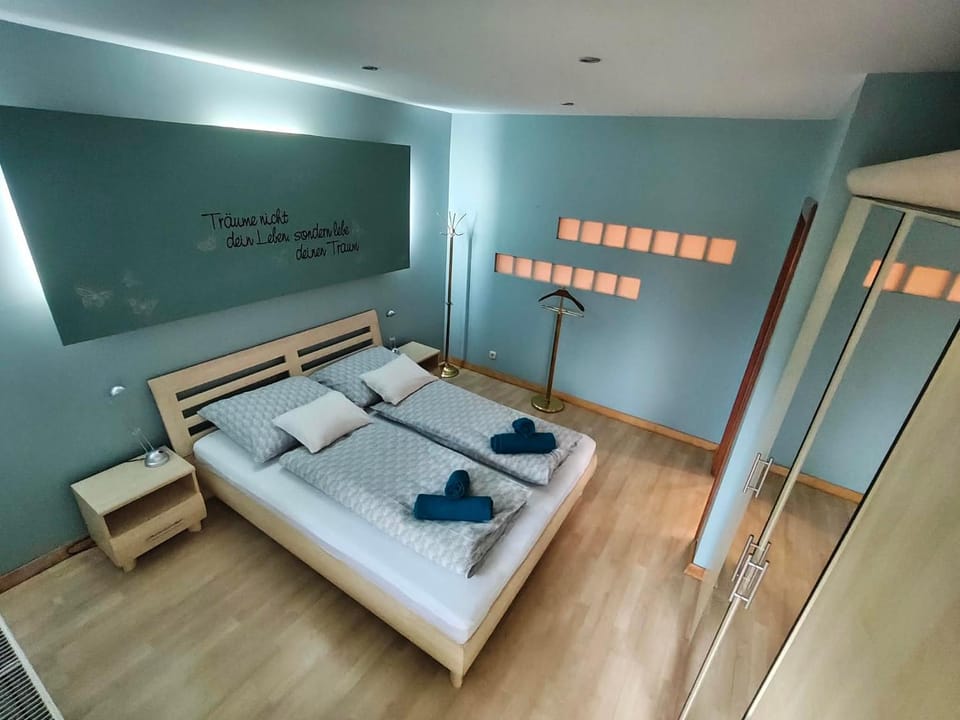 Bed, Bedroom, wardrobe