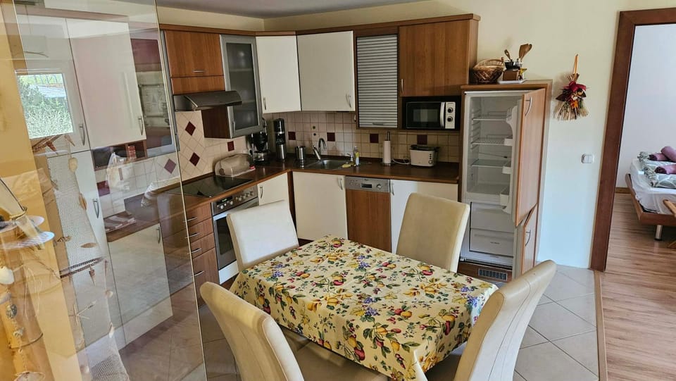 Kitchen or kitchenette, Dining area, dishwasher, microwave, oven, stove