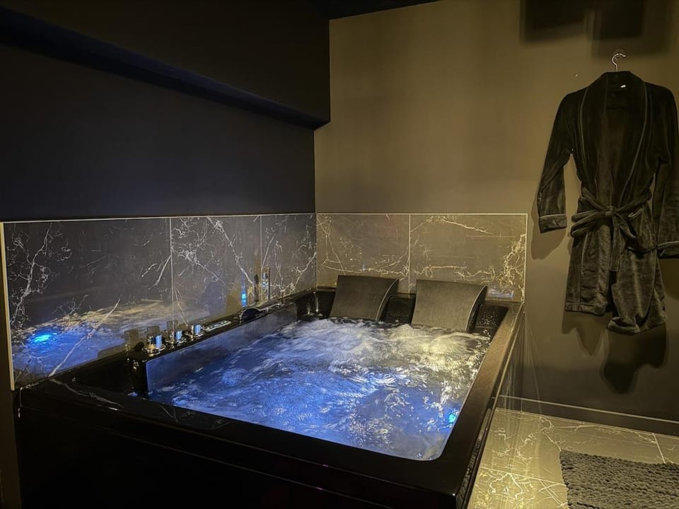 Ruby Room Apartment in Bourgogne-Franche-Comté