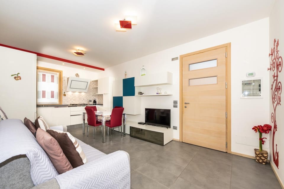 TV and multimedia, Kitchen or kitchenette, Living room, Dining area