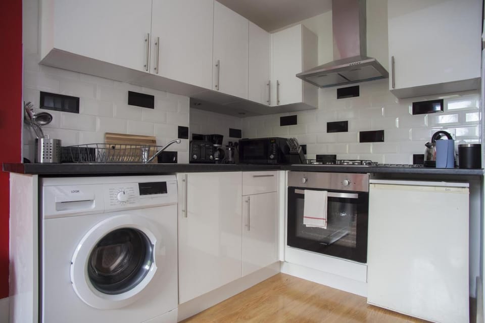Lovely 3 Bdrm by Meadows Apartment in Edinburgh