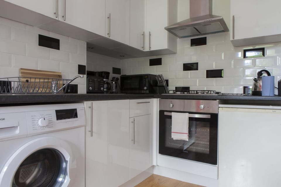 Lovely 3 Bdrm by Meadows Apartment in Edinburgh