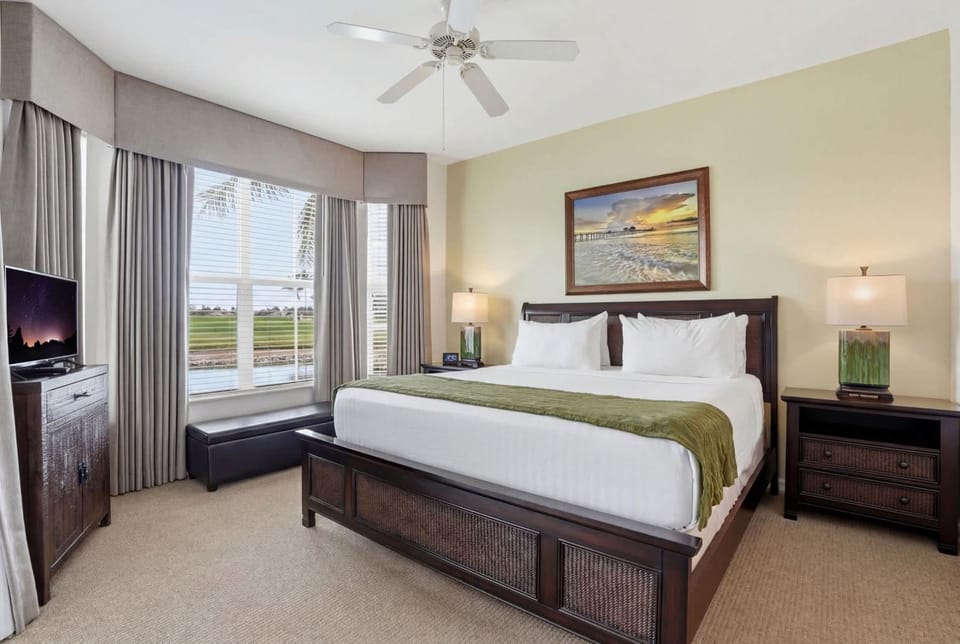 #712 - First-Floor Golf & Lake View Villa House in Lely Resort