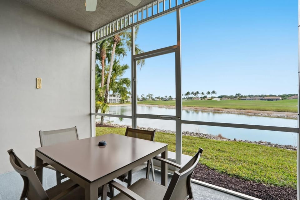 #712 - First-Floor Golf & Lake View Villa House in Lely Resort