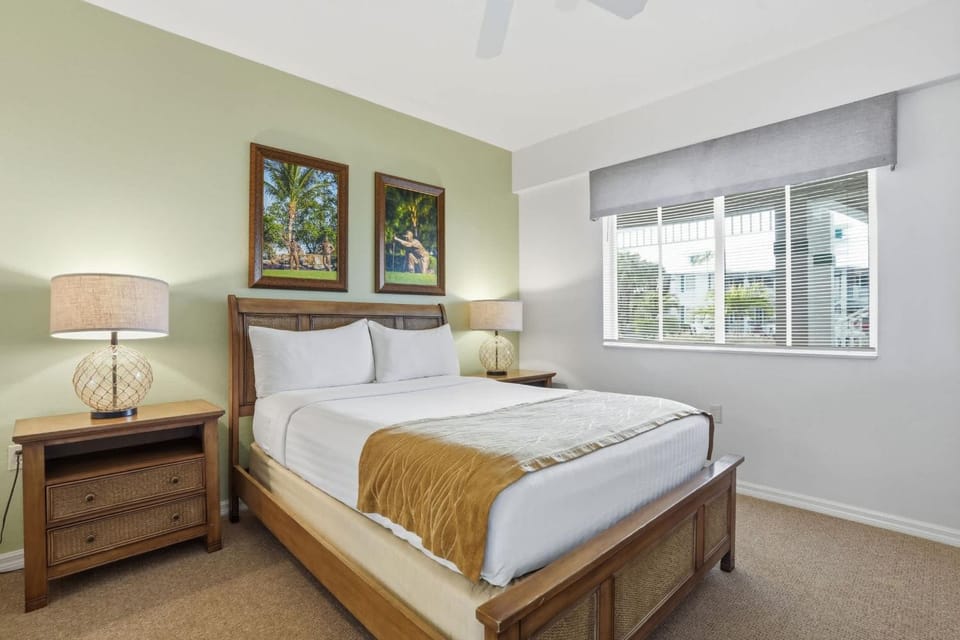 #712 - First-Floor Golf & Lake View Villa House in Lely Resort