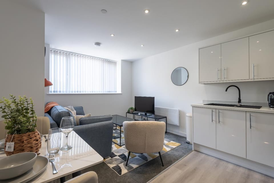 TV and multimedia, Kitchen or kitchenette, Living room, Seating area, Dining area