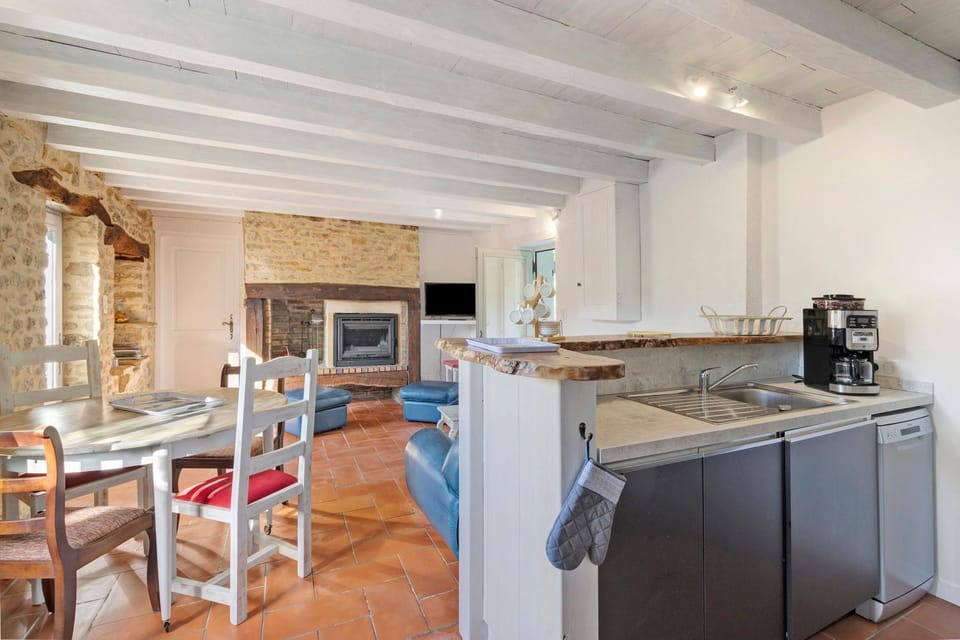 Kitchen or kitchenette, Living room