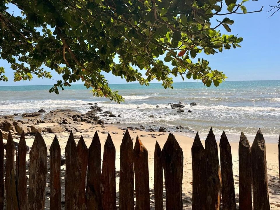 Flat Ilhéus Olivença pé na areia no Condomínio Jubiaba Apartment in State of Bahia