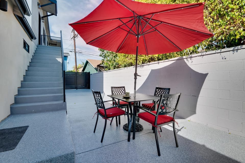 LA Extended Stay Near Beach & SoFi Stadium! House in Culver City
