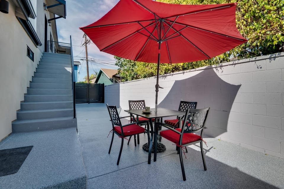 Free Parking! Newly Renovated ADU Near Culver City Apartment in Culver City
