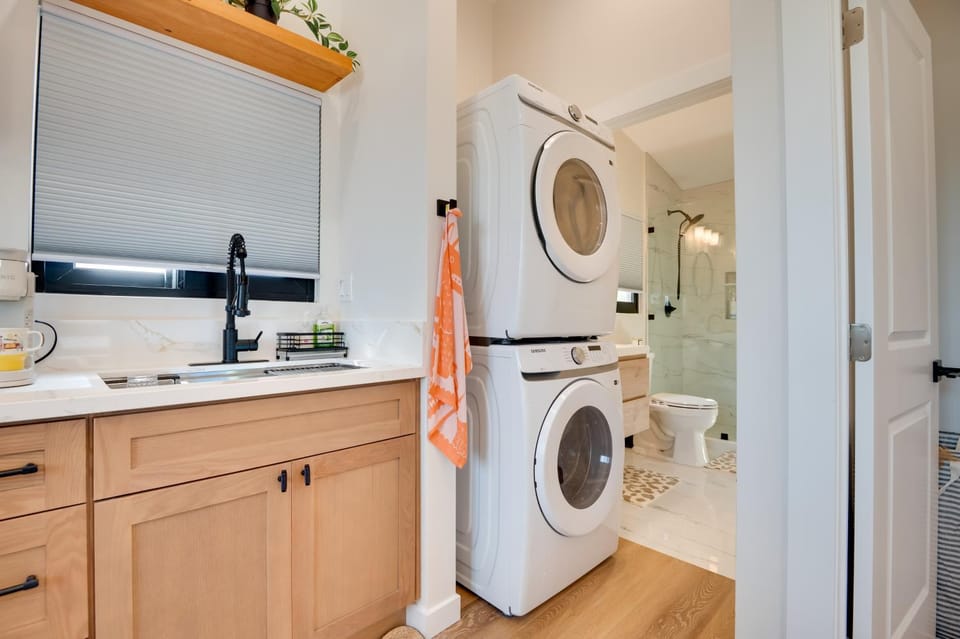 Free Parking! Newly Renovated ADU Near Culver City Apartment in Culver City