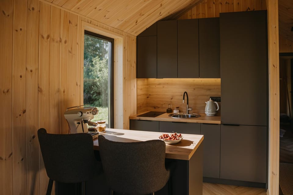 Coffee/tea facilities, dishwasher, stove, kitchen