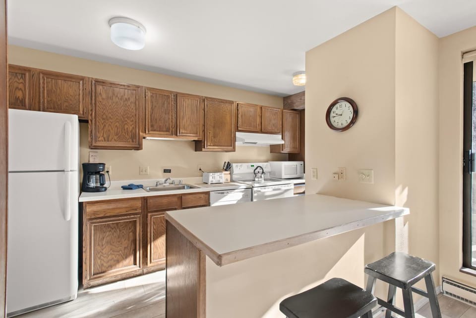 Kitchen or kitchenette, kitchen