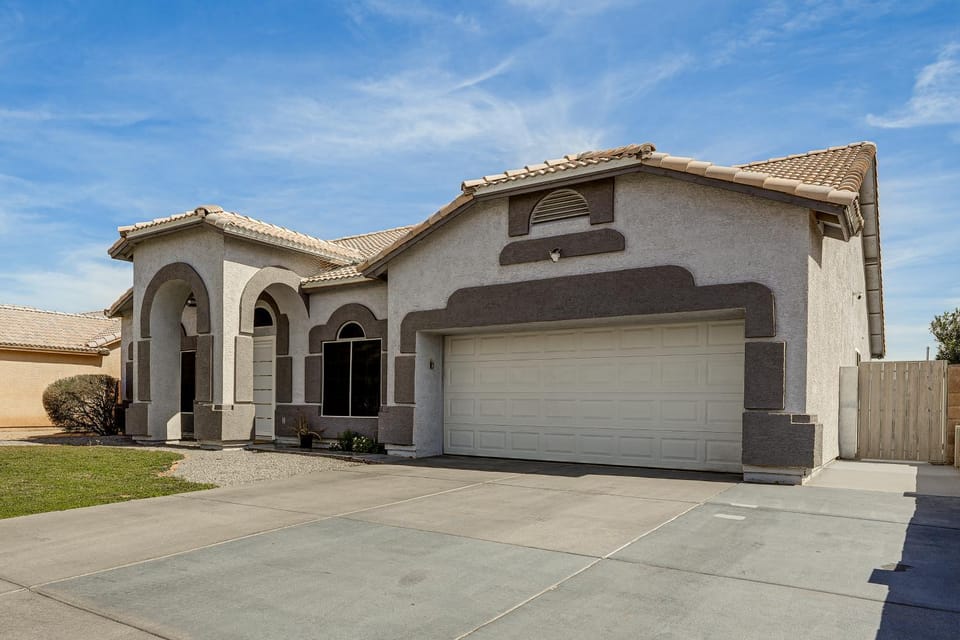 < 1 Mi to Talking Stick Amp! Family Escape w/ Pool House in Phoenix