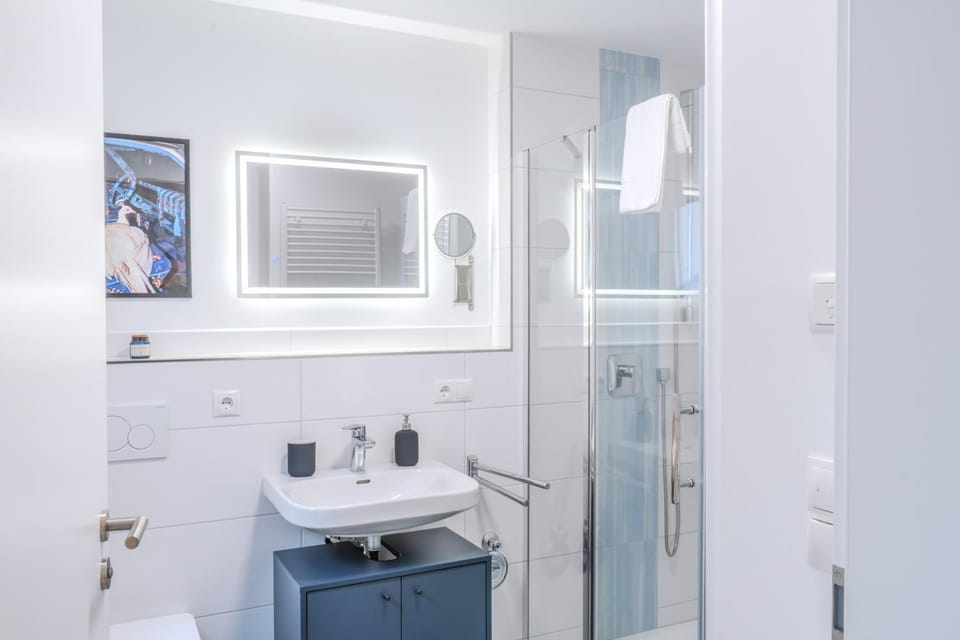 Shower, Bathroom, towels