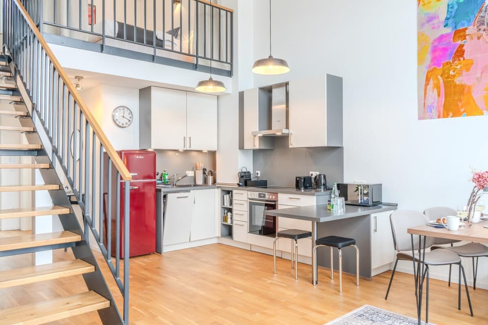 Coffee/tea facilities, Kitchen or kitchenette, dishwasher, microwave, oven, stove, kitchen