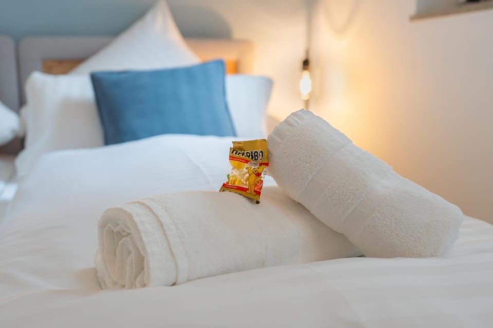 Bedroom, towels