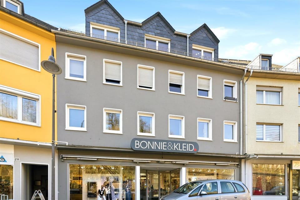 Property building, Day, City view, Location, Parking