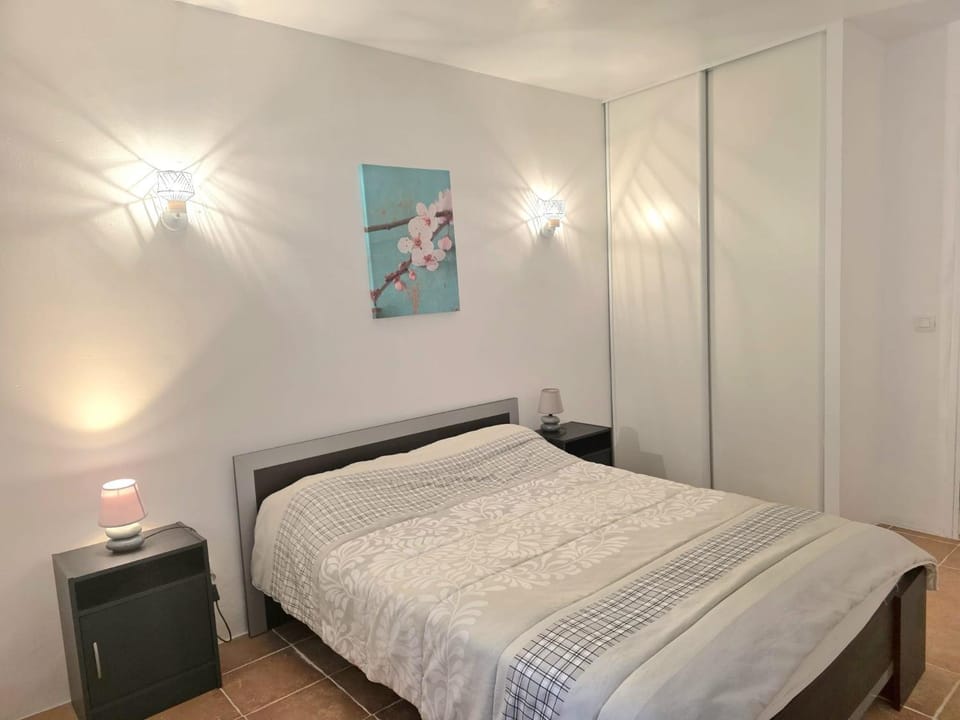 Bed, Photo of the whole room, Bedroom, wardrobe