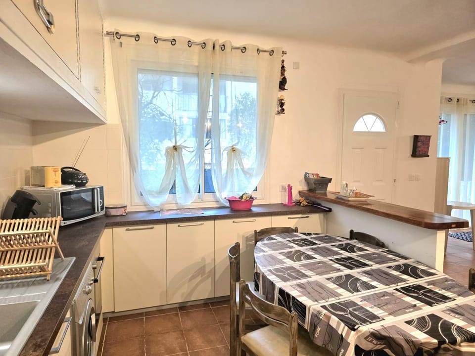 Dining area, microwave, oven, stove, kitchen