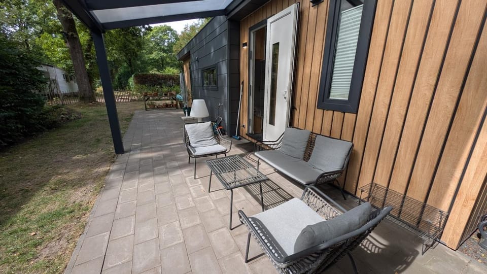 Rustige natuur lodge bij Deventer met privé terras Chalet in Overijssel (province)
