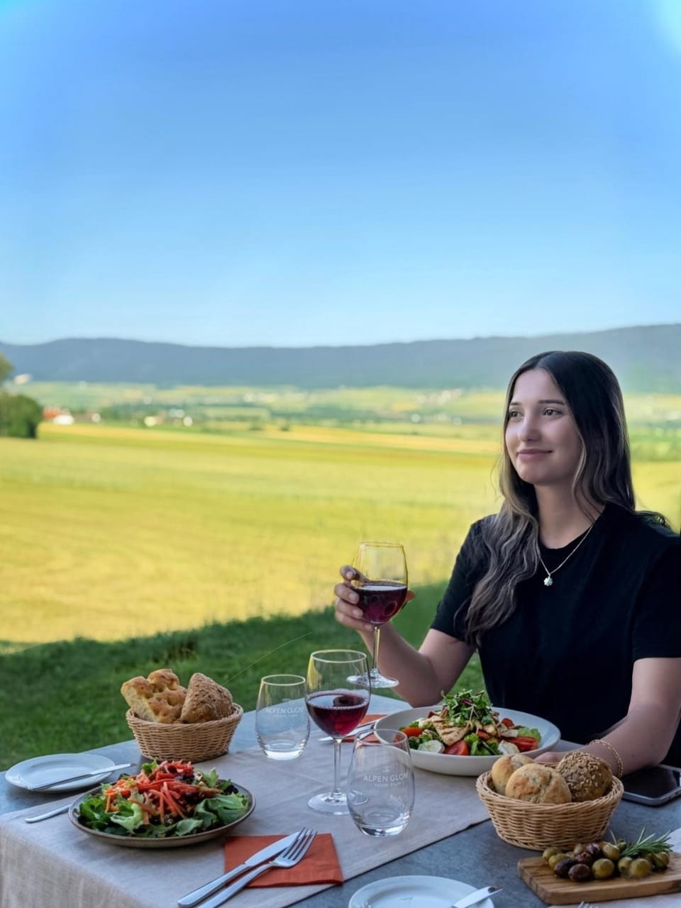 Day, People, Natural landscape, Food and drinks, Food, Guests, Mountain view, Dinner, Drinks, Alcoholic drinks