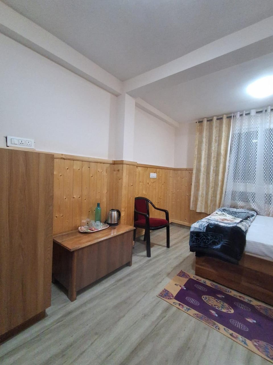 Shower, Toilet, Coffee/tea facilities, View (from property/room), Mountain view, towels, wardrobe