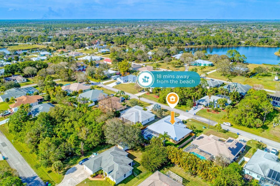 Property building, Day, Neighbourhood, Bird's eye view, Location