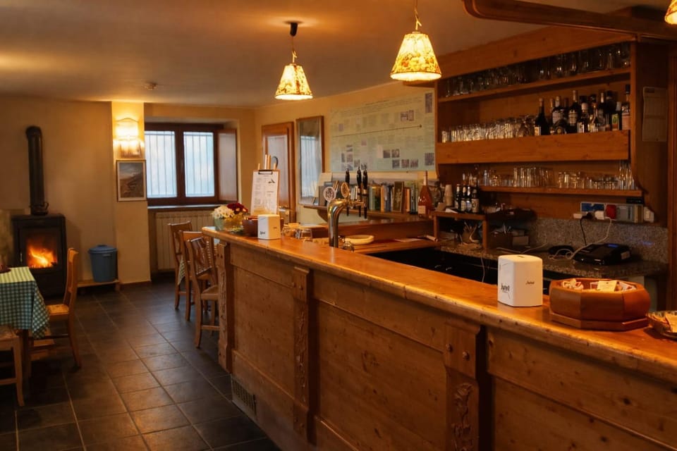 Lounge or bar, Lounge or bar