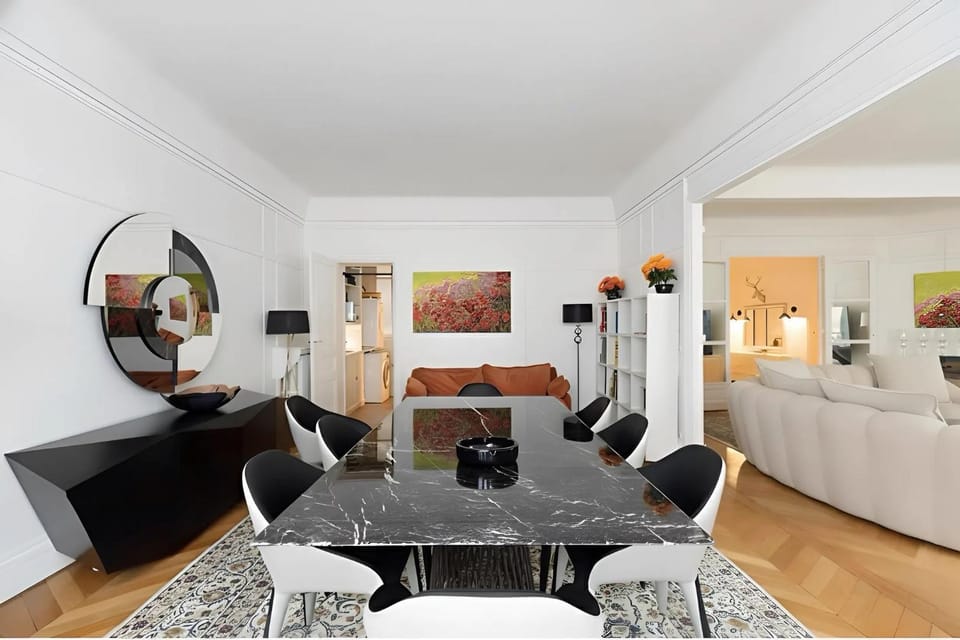 Eiffel Tower - Prestigious 2BR - Terrace Apartment in Paris