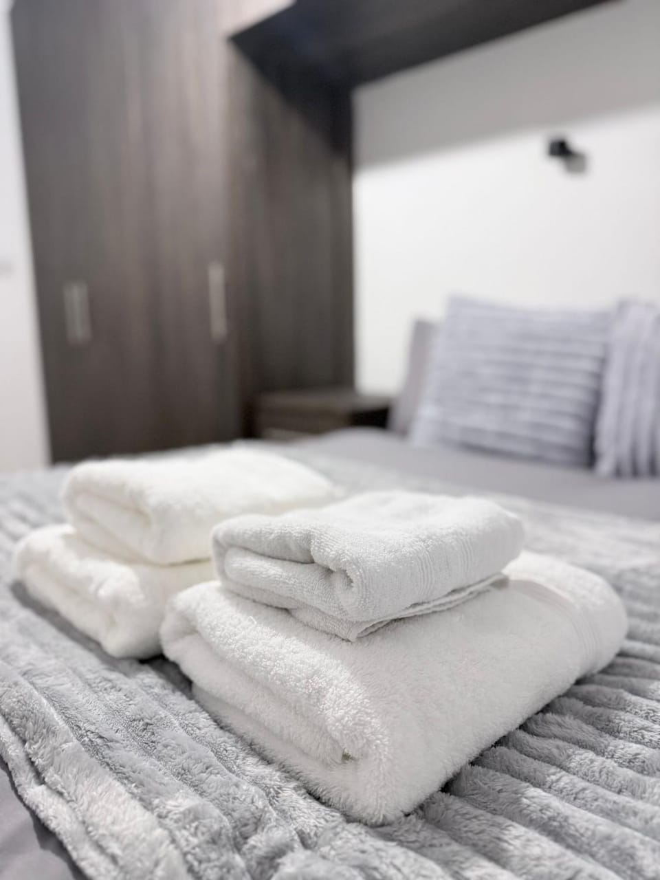 Contemporary 4 Bed Garden Flat in Bermondsey Apartment in London Borough of Southwark