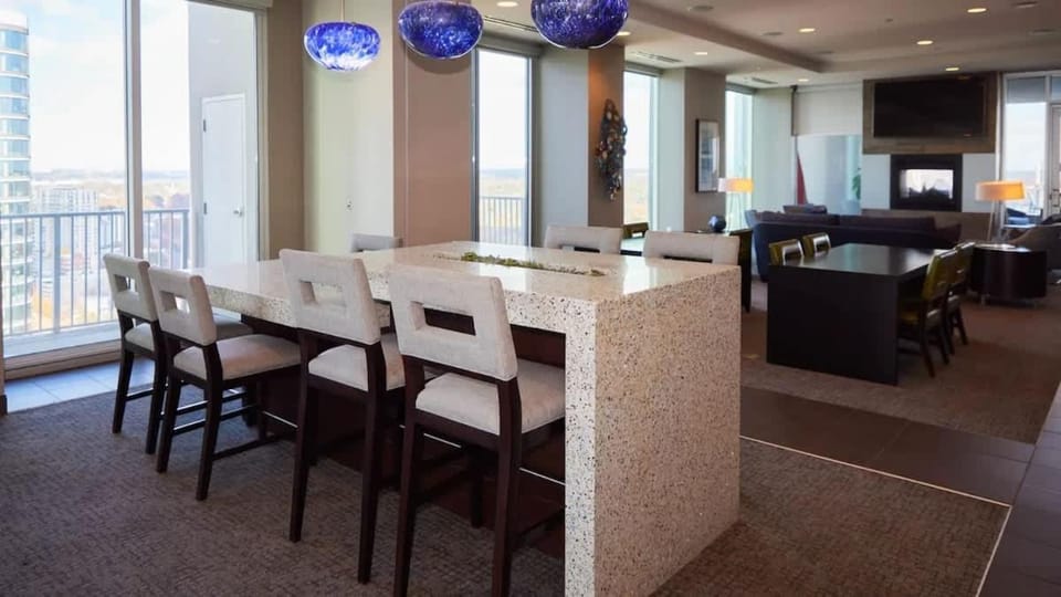 Luxurious Midtown Apartment w Sky Lounge & Pool Apartment in Atlanta