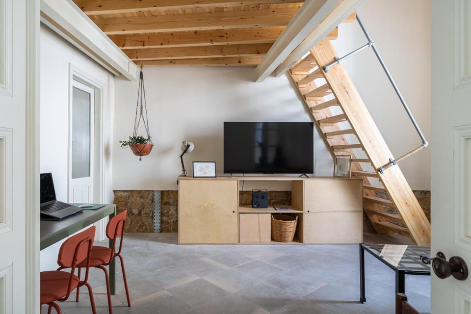 Kitchen or kitchenette, Living room, Seating area
