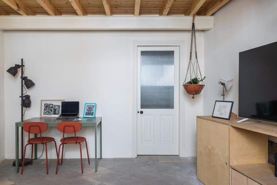 TV and multimedia, Kitchen or kitchenette, Dining area, hair dresser